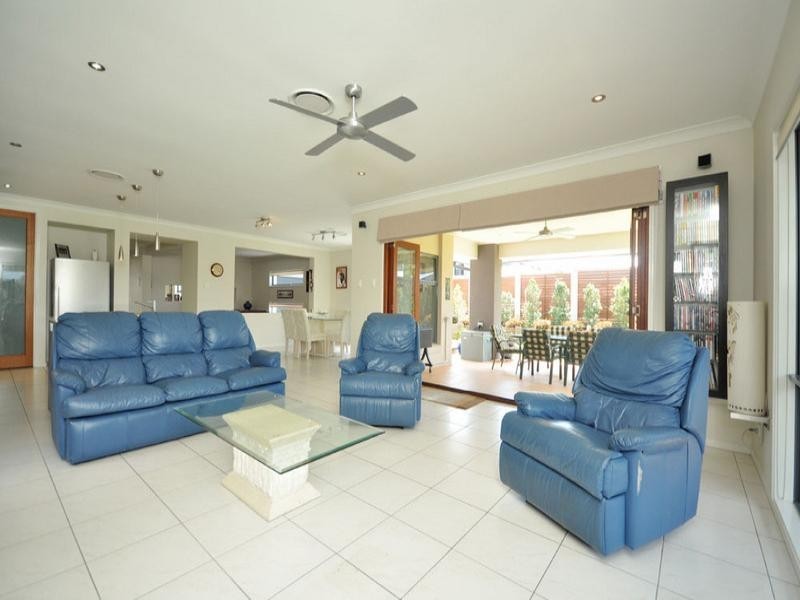 15 Gumdale Street, Wakerley QLD 4154
