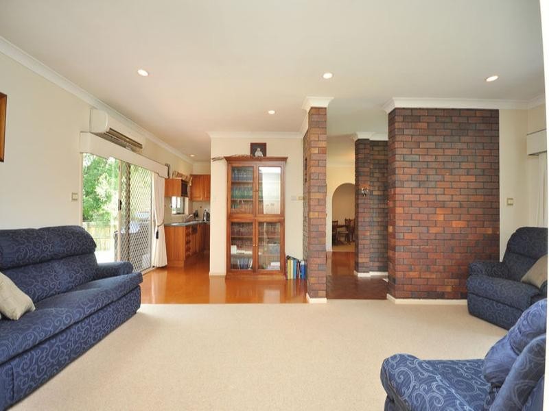 15 Kinsella Street, Belmont QLD 4153