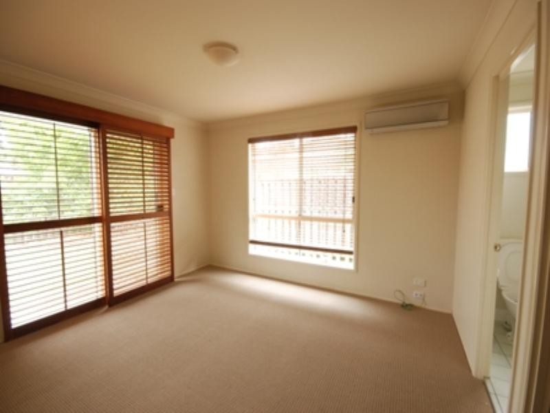 9 Cynthia Place, Wakerley QLD 4154