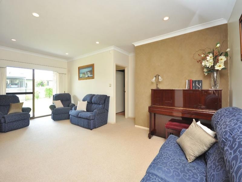 15 Kinsella Street, Belmont QLD 4153