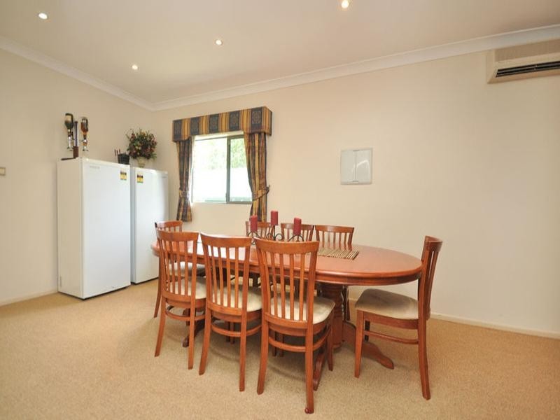 15 Kinsella Street, Belmont QLD 4153