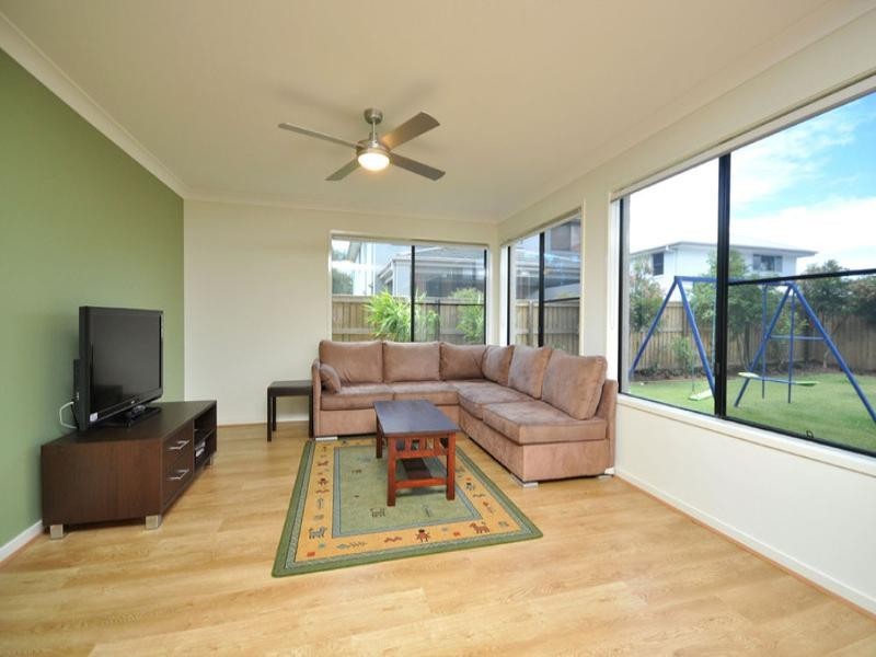 1 Treetop Place, Manly West QLD 4179