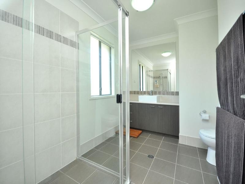 1 Treetop Place, Manly West QLD 4179