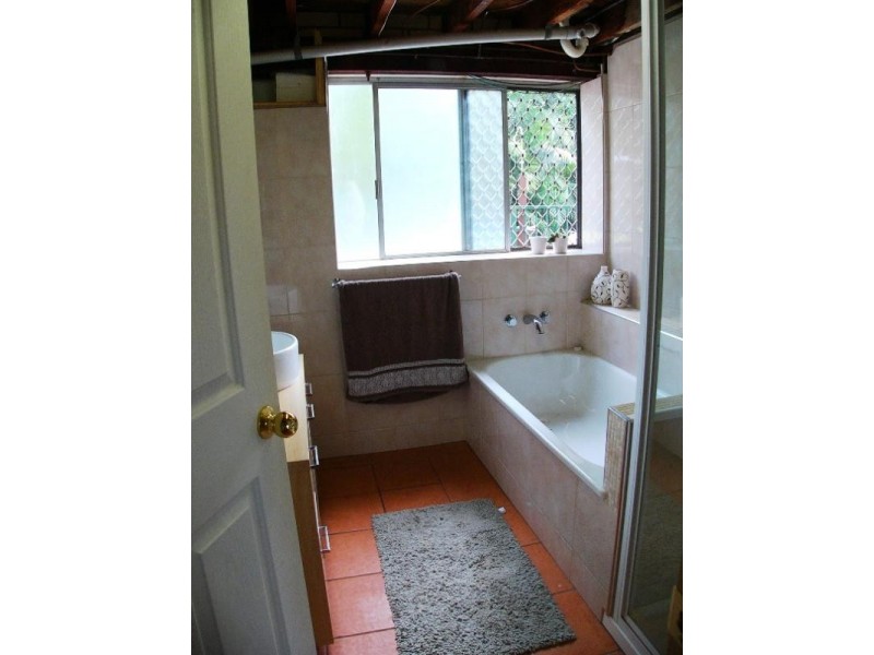 1 Lorelei Street, Manly West QLD 4179