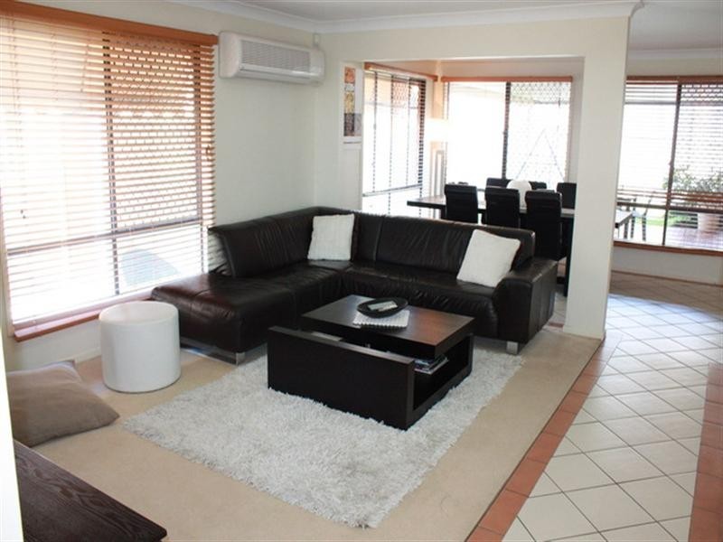 17 Manor Crescent, Wakerley QLD 4154