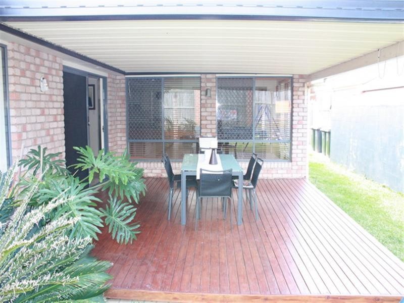 17 Manor Crescent, Wakerley QLD 4154