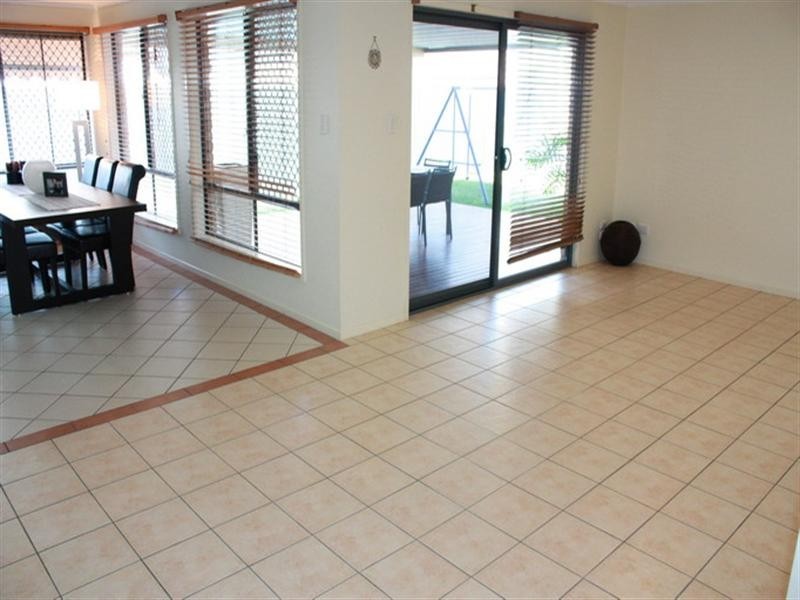 17 Manor Crescent, Wakerley QLD 4154