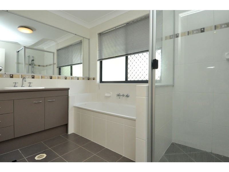 11 Daphne Street, Wakerley QLD 4154