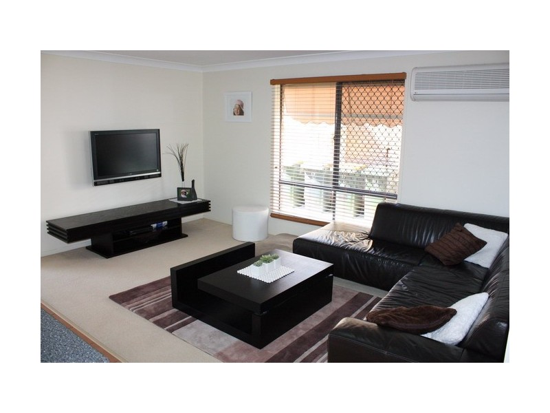17 Manor Crescent, Wakerley QLD 4154