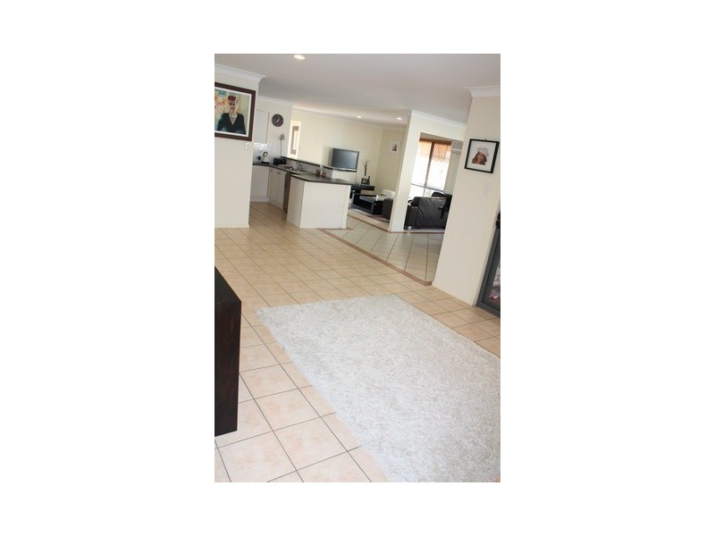 17 Manor Crescent, Wakerley QLD 4154