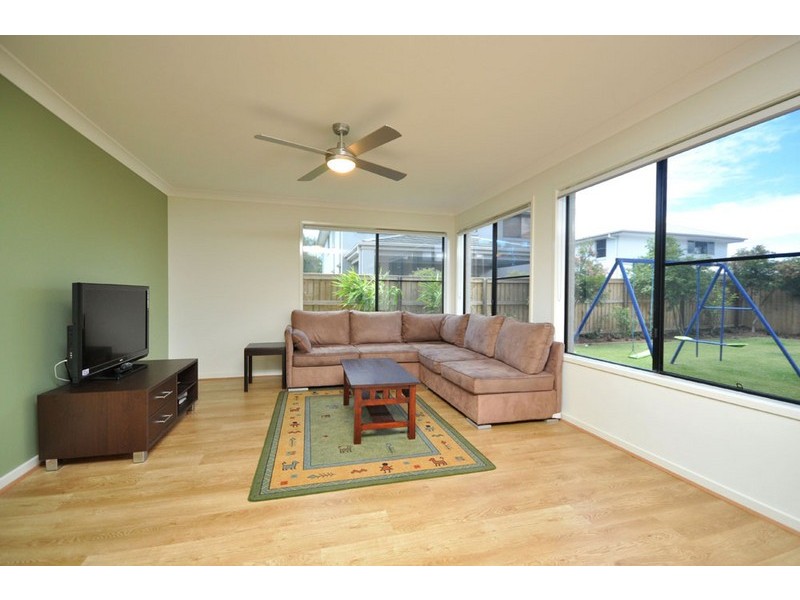 1 Treetop Place, Manly West QLD 4179