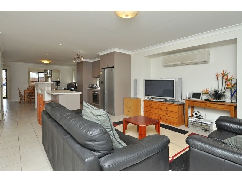 11 Daphne Street, Wakerley QLD 4154