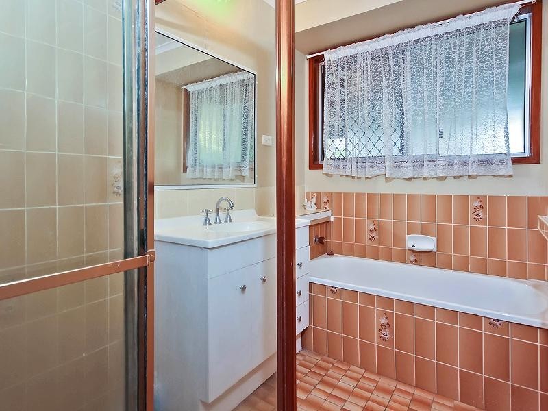 15 Wambaya Street, Belmont QLD 4153