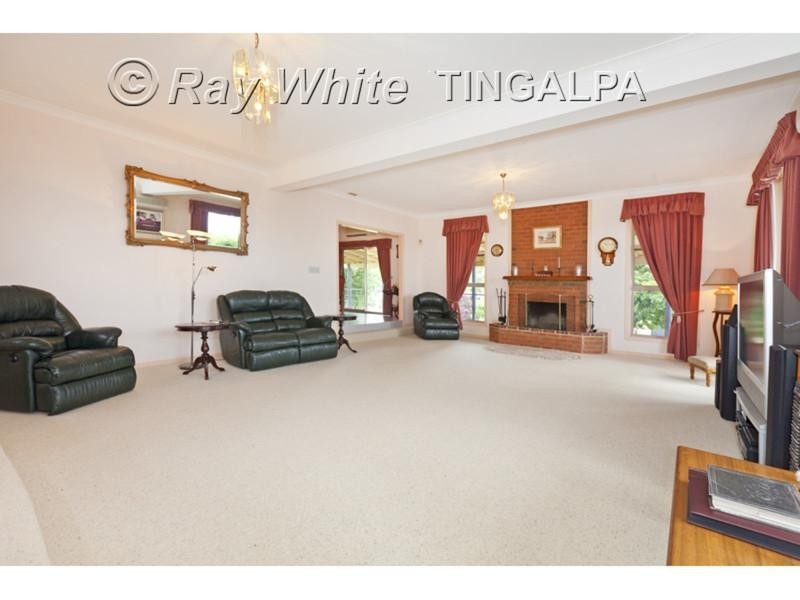 16 Warren Street, Wakerley QLD 4154