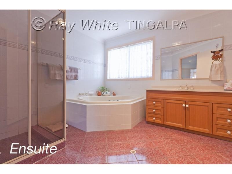 16 Warren Street, Wakerley QLD 4154