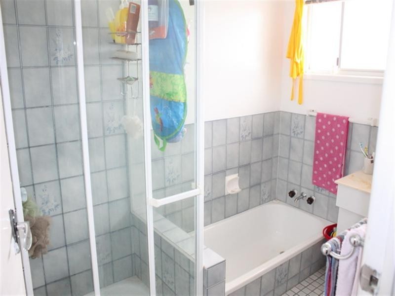 15 Bernays Road, Wynnum West QLD 4178