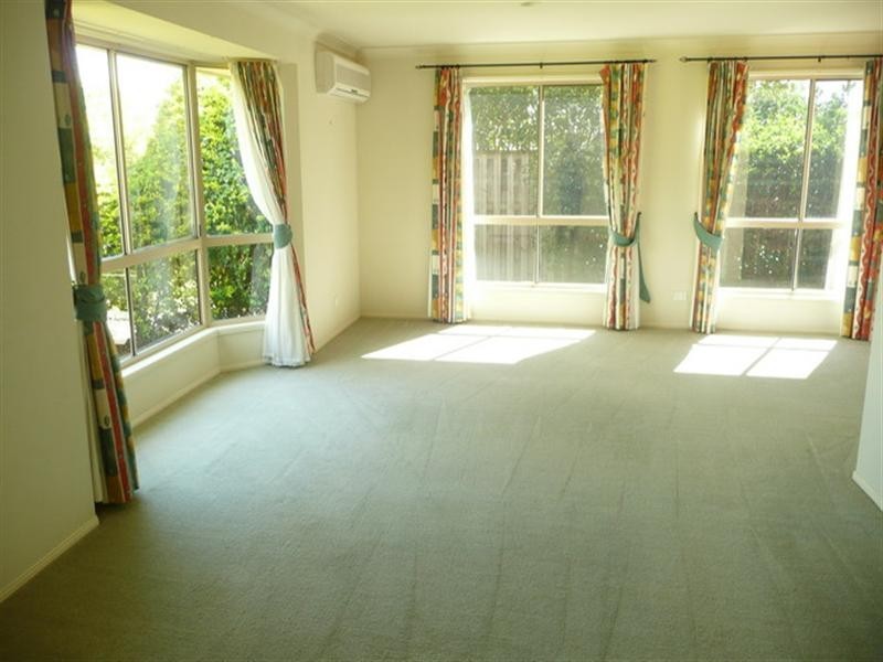 24 Isaacs Way, Wakerley QLD 4154