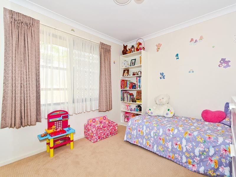 24 Senden Crescent, Manly West QLD 4179