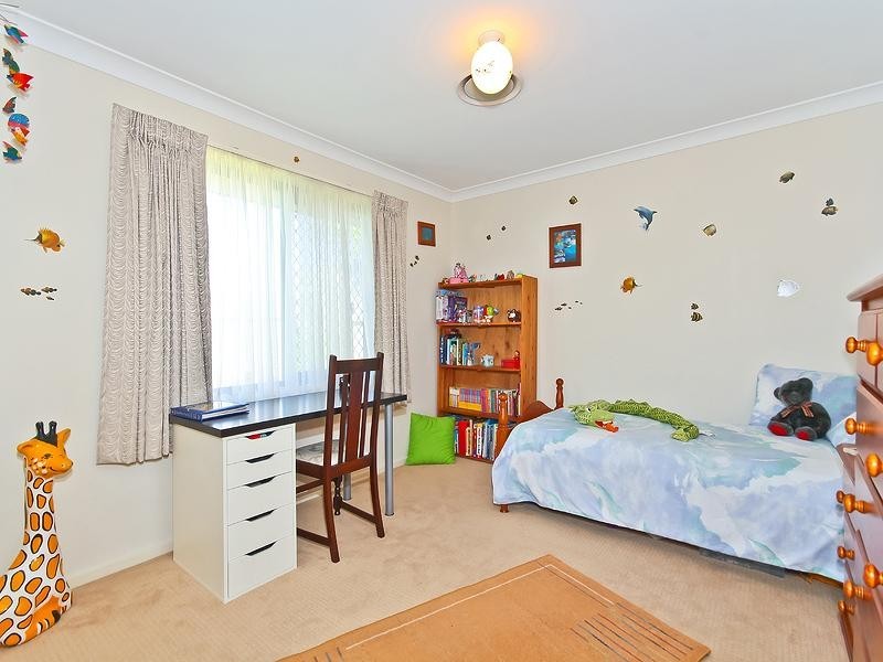 24 Senden Crescent, Manly West QLD 4179