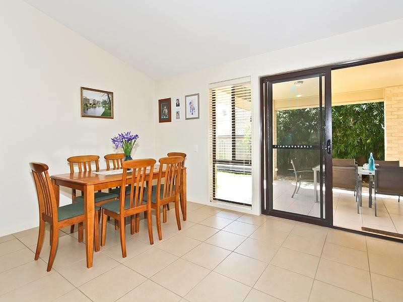24 Senden Crescent, Manly West QLD 4179