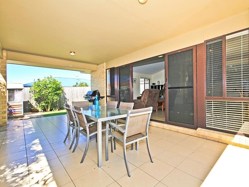 24 Senden Crescent, Manly West QLD 4179