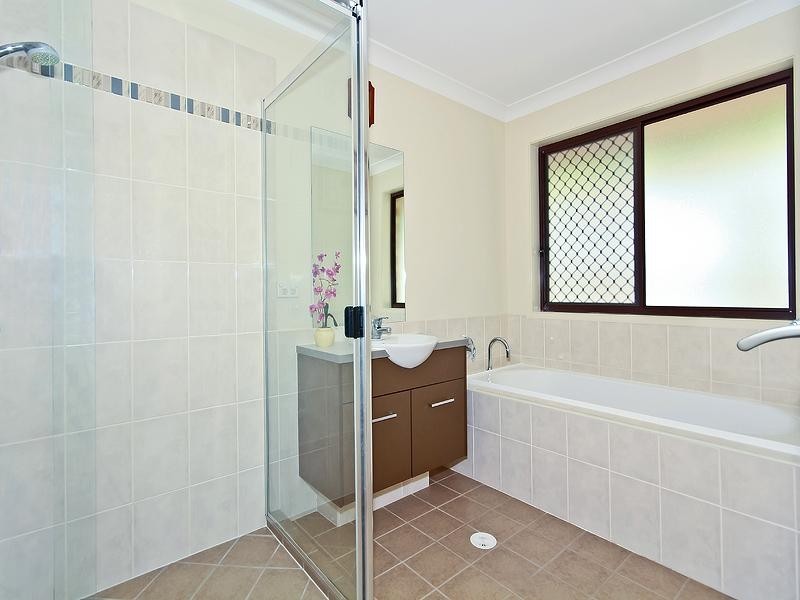 24 Senden Crescent, Manly West QLD 4179