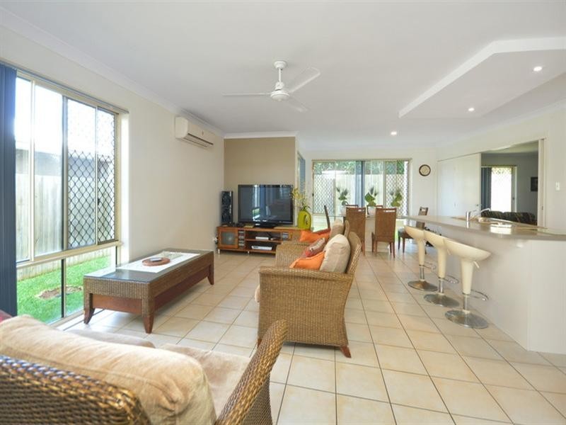 12 David Place, Manly West QLD 4179