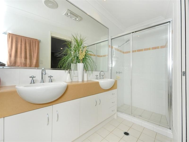 12 David Place, Manly West QLD 4179