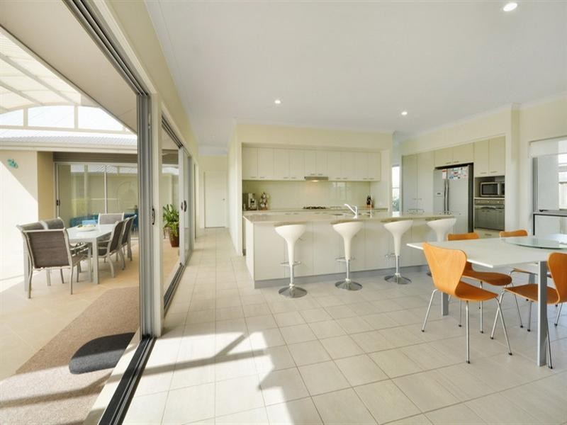 87 Mossvale Drive, Wakerley QLD 4154