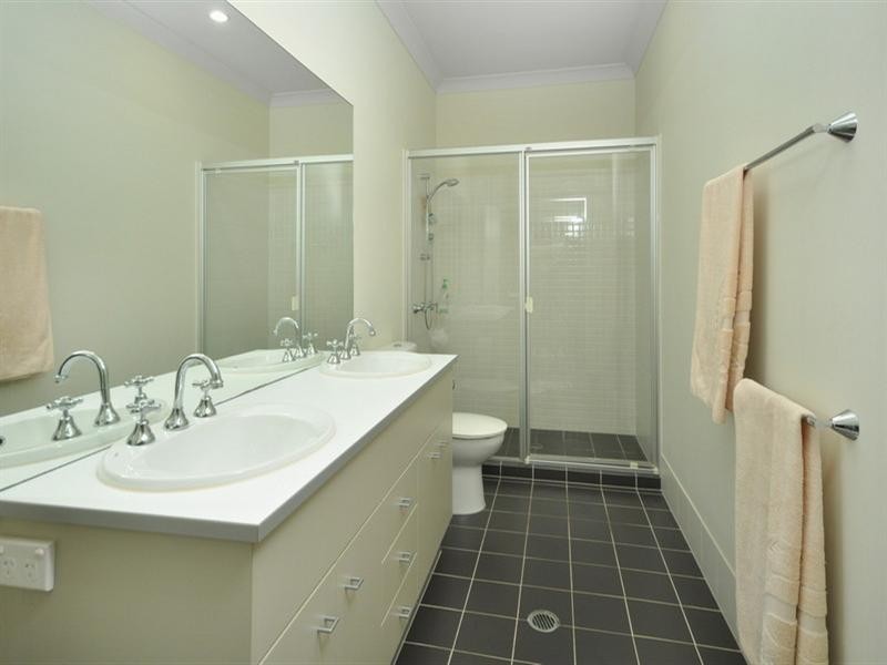 87 Mossvale Drive, Wakerley QLD 4154