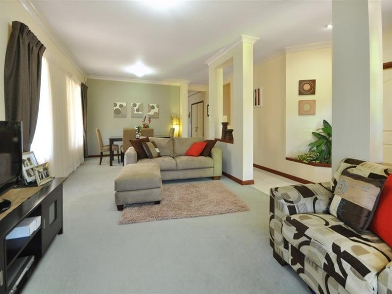 9 Castle Hill Drive, Murrumba Downs QLD 4503