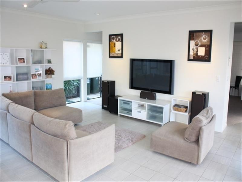 87 Mossvale Drive, Wakerley QLD 4154