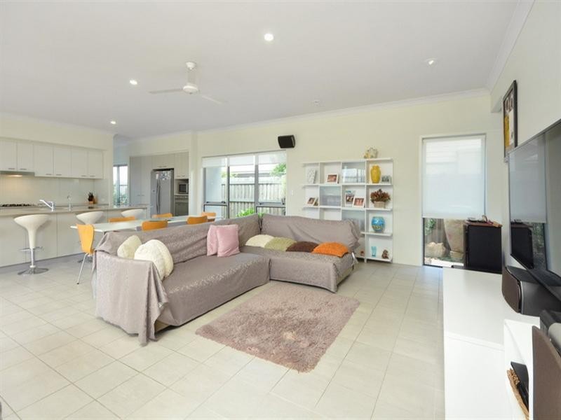 87 Mossvale Drive, Wakerley QLD 4154