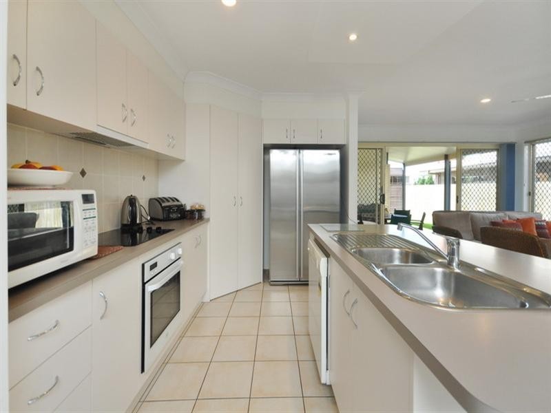 12 David Place, Manly West QLD 4179