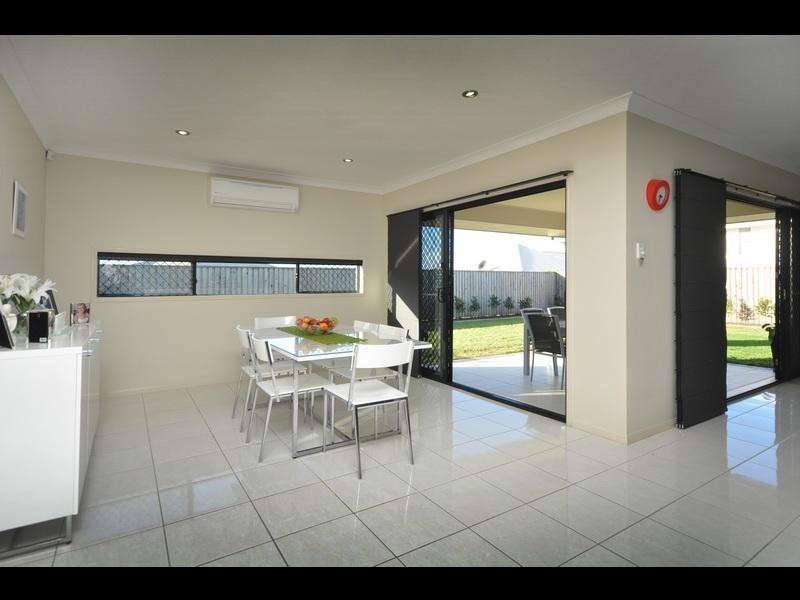 8 Blue Gum Place, Wakerley QLD 4154