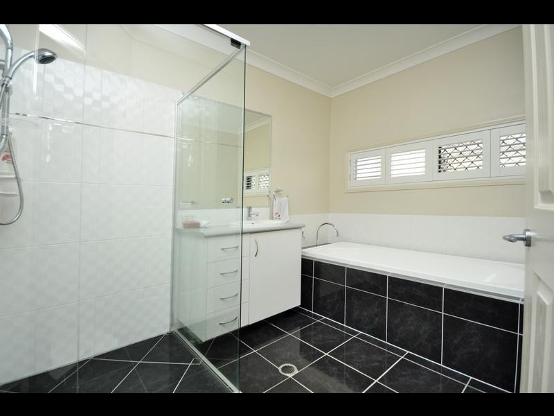 8 Blue Gum Place, Wakerley QLD 4154