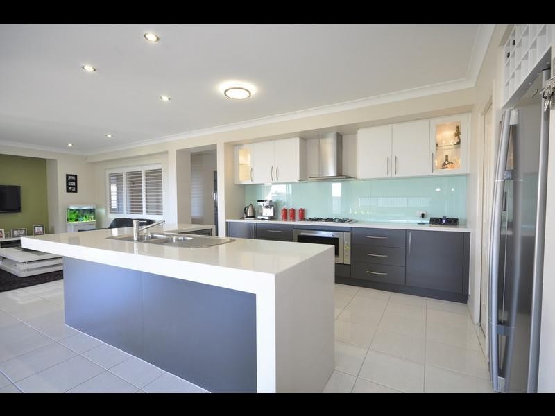 8 Blue Gum Place, Wakerley QLD 4154