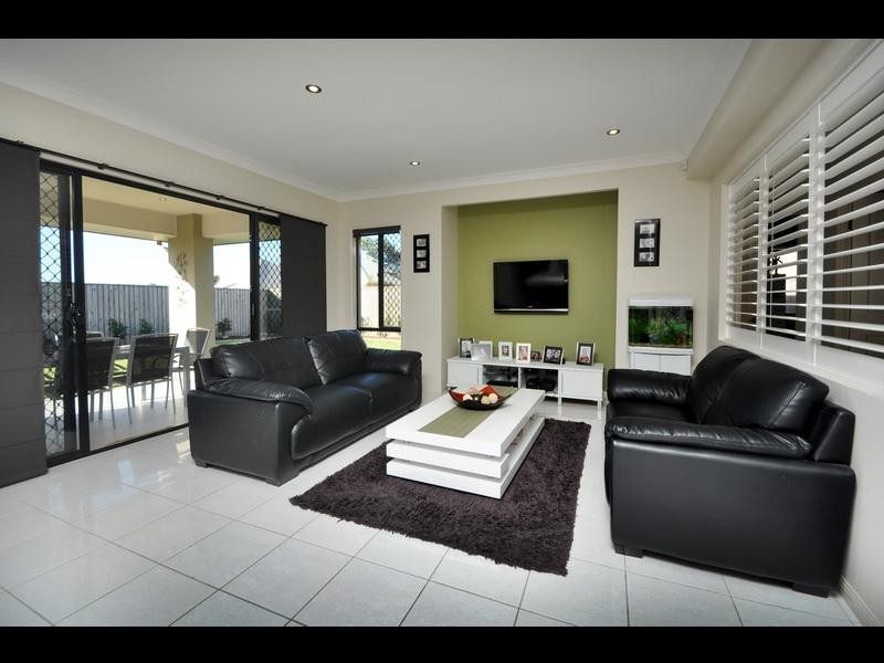 8 Blue Gum Place, Wakerley QLD 4154