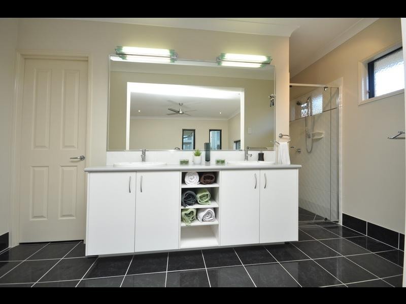 8 Blue Gum Place, Wakerley QLD 4154