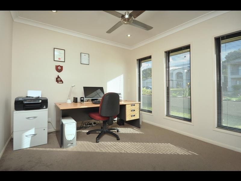 8 Blue Gum Place, Wakerley QLD 4154