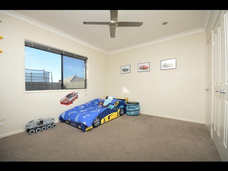 8 Blue Gum Place, Wakerley QLD 4154