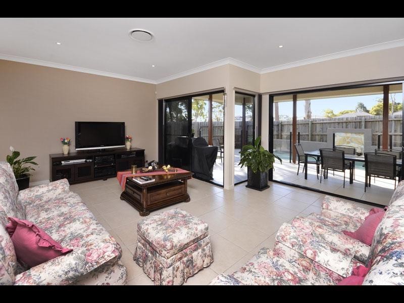 58 Olsen Crescent, Wakerley QLD 4154