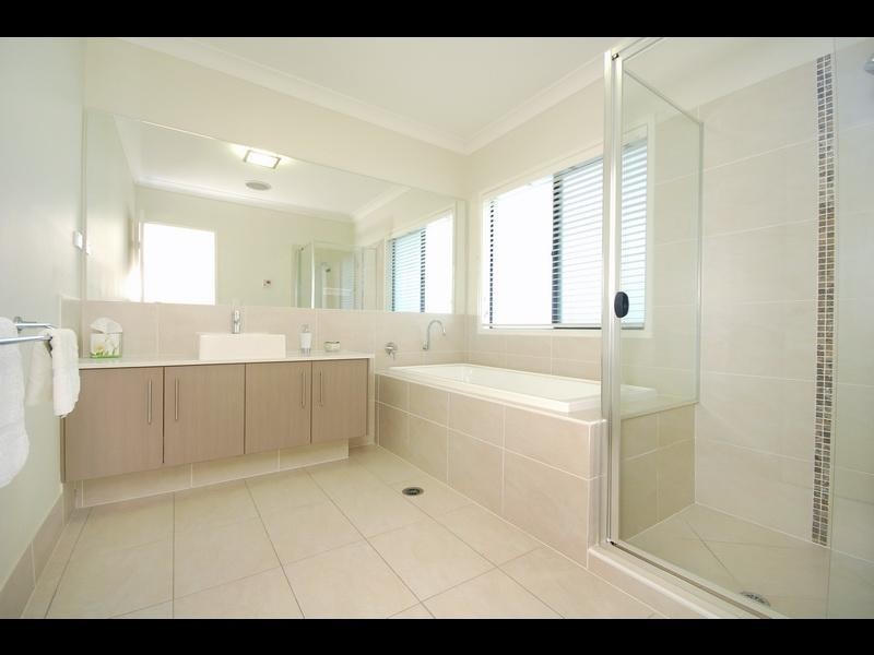 28 Gumdale Street, Wakerley QLD 4154