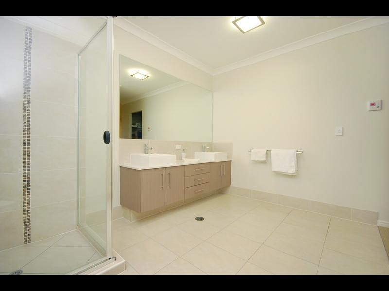 28 Gumdale Street, Wakerley QLD 4154