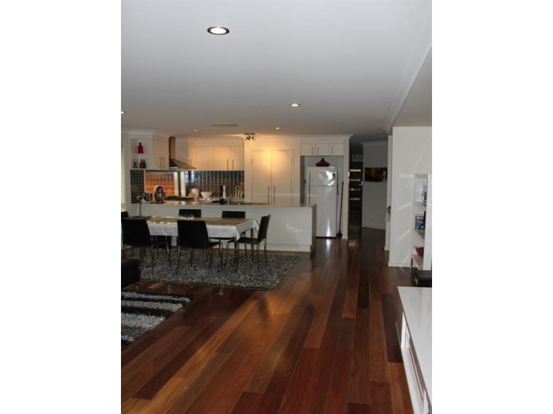 16 Bailey Street, Wakerley QLD 4154