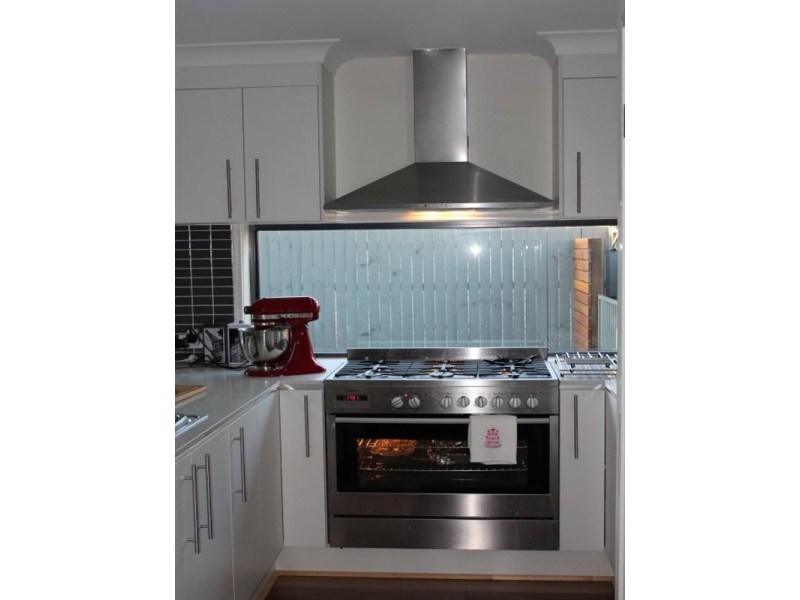 16 Bailey Street, Wakerley QLD 4154