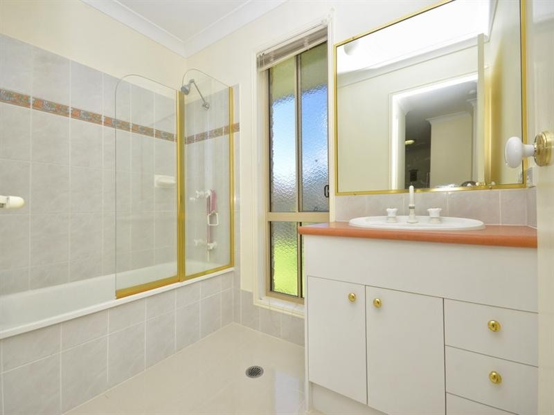 8 Jillian Place, Wynnum West QLD 4178