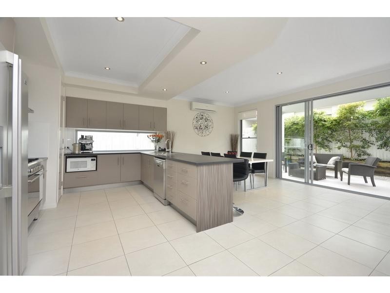 15 Terraldon Crct, Wakerley QLD 4154