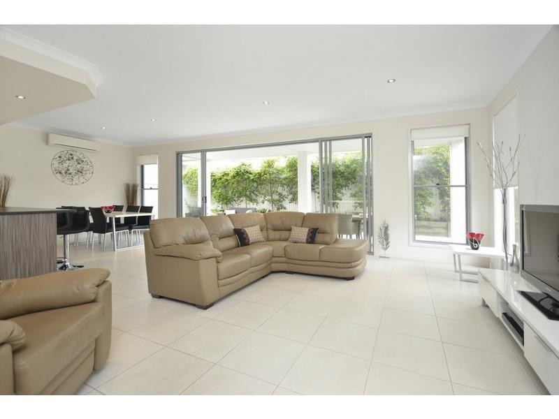 15 Terraldon Crct, Wakerley QLD 4154