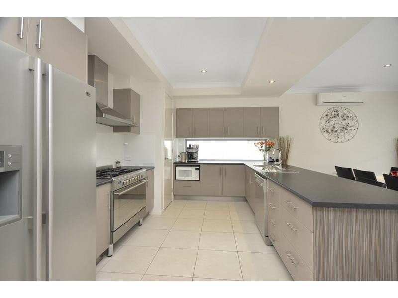 15 Terraldon Crct, Wakerley QLD 4154
